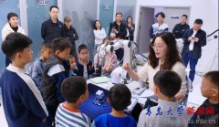从动化学院“朋辈思政”举行机械臂体验日勾当